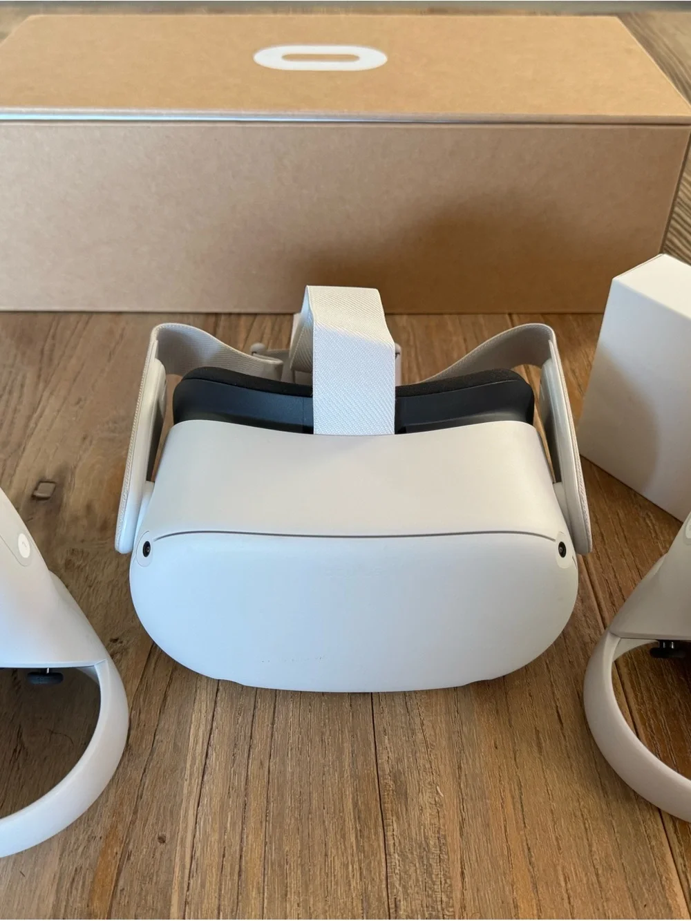 Oculus Quest 2 White VR Headset with Touch Controllers